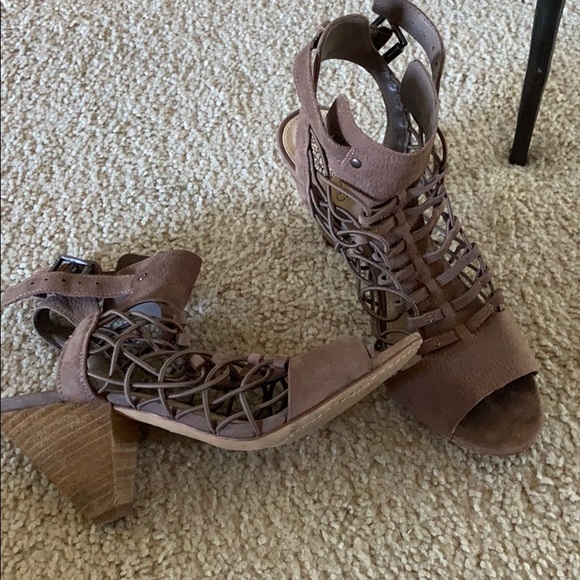 Vince Camuto sandals - Picture 2 of 3